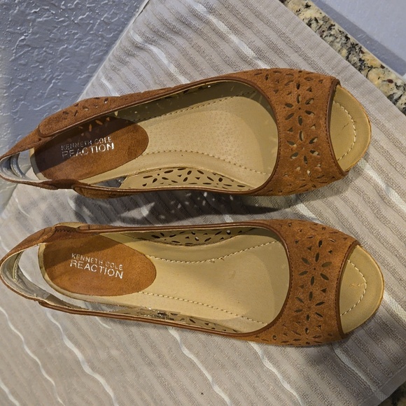 Kenneth Cole Reaction. Size 9. Brown heels - Picture 7 of 13